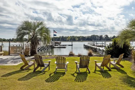 Charming 3-bedroom/ 2.5 bath townhome, sleeps 6! Beau Coast Community - New 2022