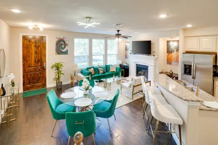 The Luxury Stay Legacy West Upscale Zen Patio in Plano, Texas Отели рядом с достопримечательностью «TUMI Store - Legacy West»