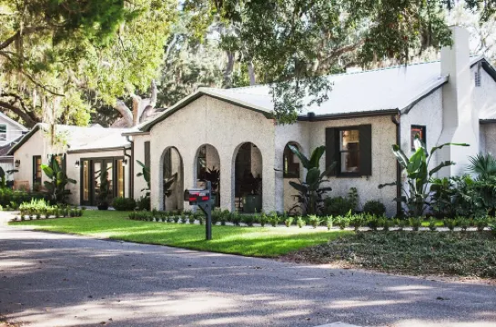 WALK to restaurants, lighthouse and shops! Charming  cottage, cozy & bright!