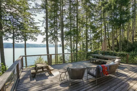 Wild Oyster Lodge on Hood Canal:  Breathtaking Water Views, Beach, & Hot tub