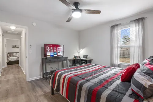 Entire Modern Home in Prime Dining & Shopping Area