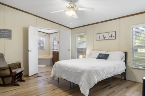 Lake Texoma RetreatSleeps 9 • FirePit • 2mi to Marina