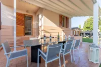 Independent villa free on 4 sides with an annex 1.2 km from the Sea