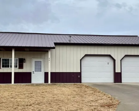 Store that boat inside!  Blocks to boat ramps/Marina & Restaurant Hoteles en Chamberlain