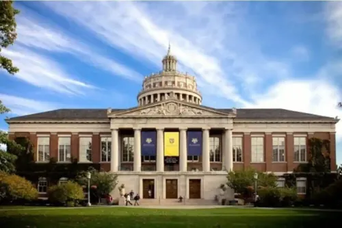 Entire home in quaint neighborhood -walk to restaurants and close to everything!