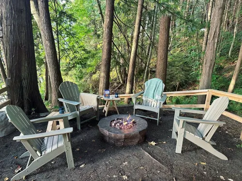 Private Waterfront Spa Retreat + Movie Theater