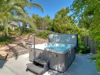 Secluded Home, Sleeps 11+  Solar Heated Pool.  Hot Tub Spa,  9 Miles to Beach Hotels in Vista
