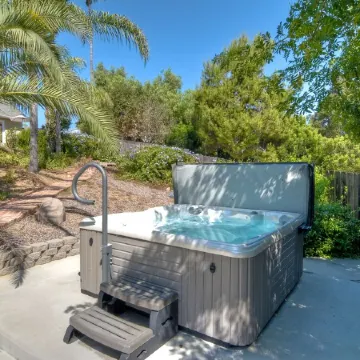 Secluded Home, Sleeps 11+ Solar Heated Pool. Hot Tub Spa, 9 Miles to Beach