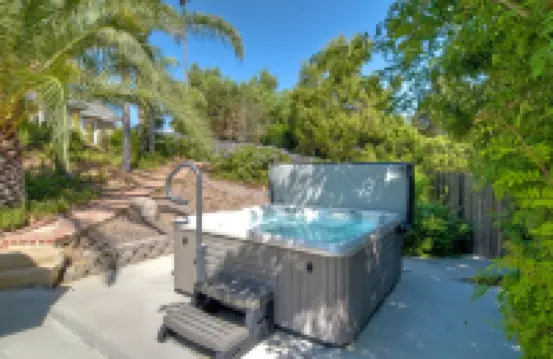 Secluded Home, Sleeps 11+  Solar Heated Pool.  Hot Tub Spa,  9 Miles to Beach