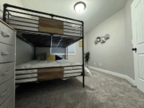 Family Friendly 7 Bedroom 4.5 Bath