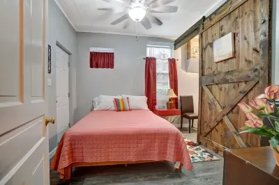 Modern Rustic Charm with City Views 래피드 룬 크릭 옵셔베이션 에어리어 주변 호텔