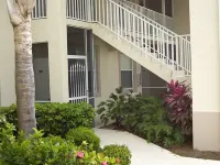 2 Bed 2 Bath First Floor Condo in Stoneybrook of Estero Golf Community Hoteles en Estero