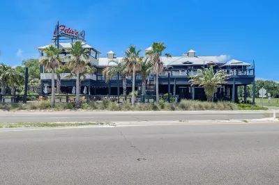 Parrothead Escape-3BD/2BA- 1 block from beach - Pet Friendly