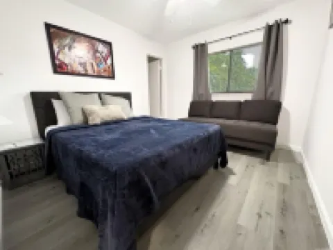 D'Oasis "Pool Paradise" Hot tub, Sleeps19 Pet friendly, Come Celebrate BOOK IT!