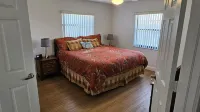 Tropical Waterfront Pool Home, Private Dock, Kayaks, Direct Access to Tampa Bay!