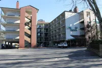 Downtown, Nice Furnishings, Clean & Cozy, W/ Fireplace, Indoor & Outdoor Pools - Private Pools