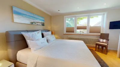 Cozy deluxe vacation home with terrace, garden, parking space and sauna Hotels near Borkum