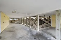 Oceanfront Condo w/Views, Pool + Parking