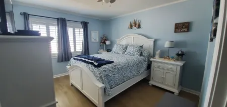 Cherry Grove - One of the most beautiful ocean & sunrise views on the East Coast Отели в г. Север Миртл Бич