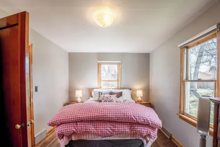 Charming Downtown Ennis Executive Home! Отели в г. Эннис