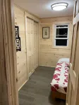 Quiet Comfortable Cabin 5 Min. Walk to Swimming and Boating