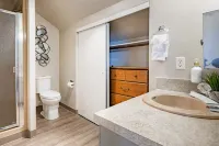 Restful Haven w King bed & Hot Tub - 208