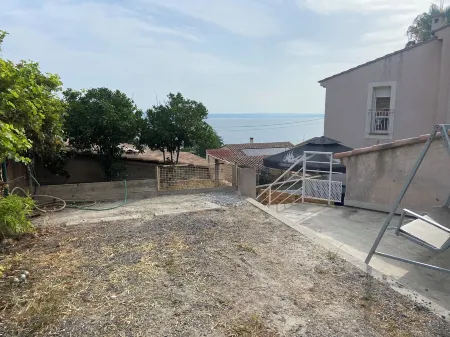 Dépendance Avec Jacuzzi, vue Panoramique sur Lanse du Ranquet et Plage à Pied ! Отели в г. Истр