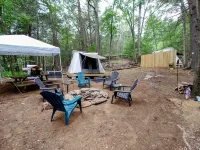 Campers Paradise, cozy tents, hot tub, free EV charger. Pet friendly