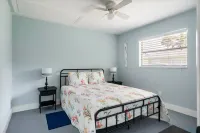 Prime Location in Naples - Walking Distance to 5th Ave & Pet Friendly!