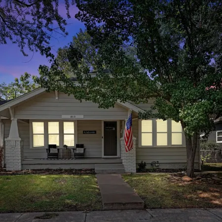 Craftsman Bungalow W/ King Beds & Stocked Kitchen.