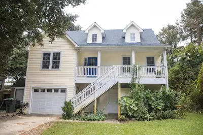 🏡Central Nags Head⛱ Walk to the Beach or Sound🐕‍🦺Dog Friendly🐶Fenced In Yard 서프사이드 플라자 주변 호텔