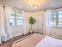 Charming Cottage with easy access to local attractions-pet and kid friendly Hotels in Dillon County