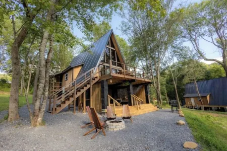 THORS CABIN! Peaceful A-Frame w/ hot tub & sauna 15 min to national park!