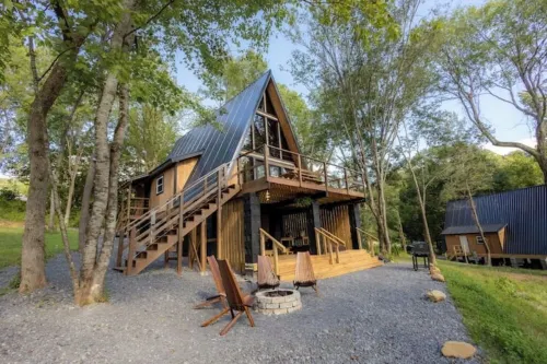 THORS CABIN! Peaceful A-Frame w/ hot tub & sauna 15 min to national park!