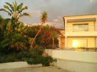 Villa with pool and jacuzzi sea view 5 minutes from the beach Hôtels à proximité de : Presqu’Ile Isolella