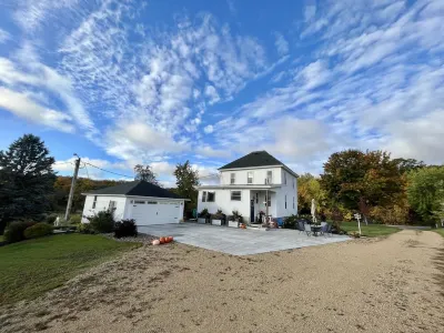 Restored Farmhouse Close to WI Dells