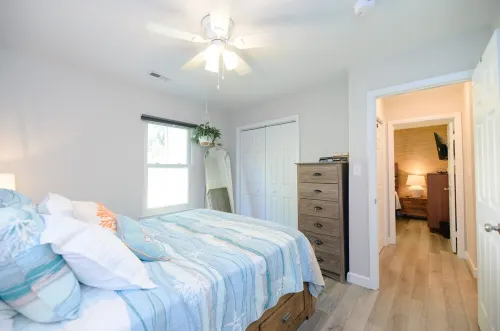 Family Friendly Beach Bungalow 2 blocks to beach, minutes from Hampton U & LAFB Hotel a Hampton