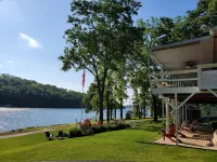 Shoreline at Beaver Lake.  Relaxing Peaceful Lakefront Home - WiFi