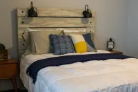 Cozy Cottage within walking distance of downtown! Hotels near Bristol Public Library
