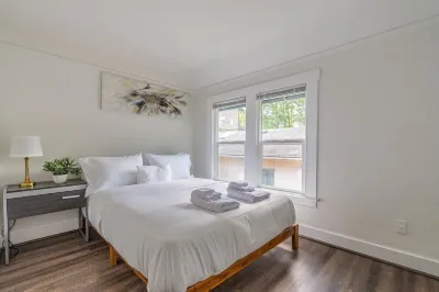 Charming 3-Bedroom Craftsman Cottage Near Downtown Seattle & Light Rail Hotels in Columbia City