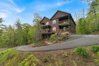 Beautiful, Breathtaking Wren Condo overlooking Toxaway Falls