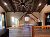 Cozy cabin in Detroit.  6 minute walk to Detroit Marina. Full kitchen amenities.