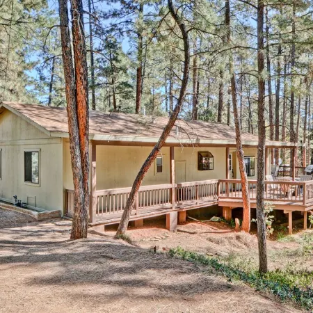 Simply Amazing....Remodeled Cabin with Strawberry's Largest Deck, Dog Friendly