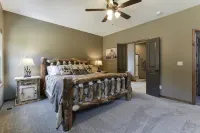 Gorgeous Private Lodge No Pet fee! Perfect escape for family/friends BOOK TODAY!