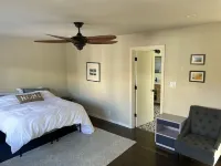 Relaxing Miramar Beach House-- directly on bike path, 5 minutes to the beach!