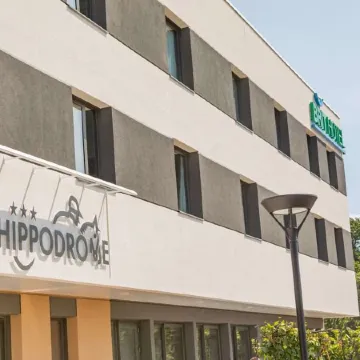 Brit Hotel - Hotel de l'Hippodrome Отели в г. Плоэрмель