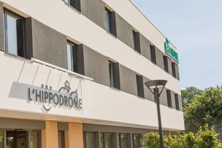 Brit Hotel - Hotel de l'Hippodrome Отели в г. Плоэрмель