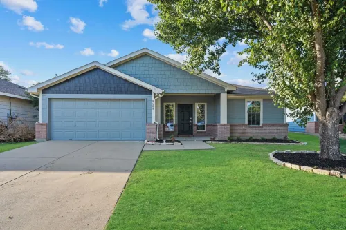 Recently Renovated Bright and Comfy 3BR 2BA, centrally located in West Mckinney