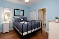 Sweet Inn Coach House near beautiful beach on Lake Michigan in Beachwalk