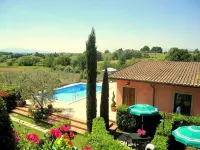 RED APARTMENT in Poggio alla Cavalla farmhouse in the heart of Tuscany - Pools